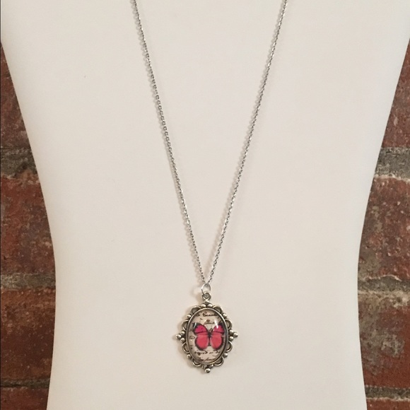 Silver butterfly cameo pendant necklace - Picture 2 of 4