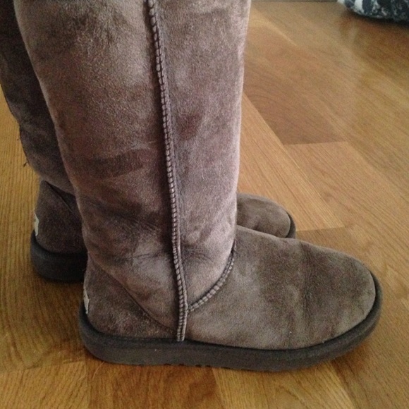 UGGS- classic tall chocolate - women's 7