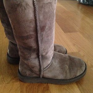 UGGS- classic tall chocolate - women's 7