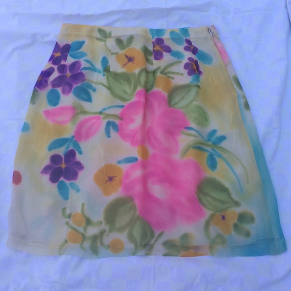 Chiffon like skirt - Picture 1 of 3