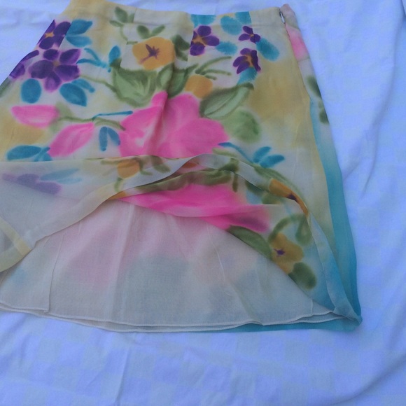 Chiffon like skirt - Picture 2 of 3