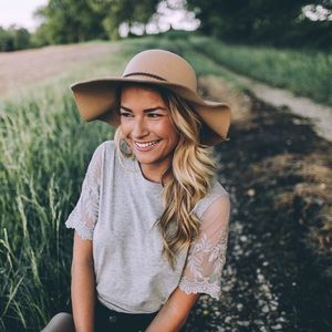 Meet your Posher, Maria