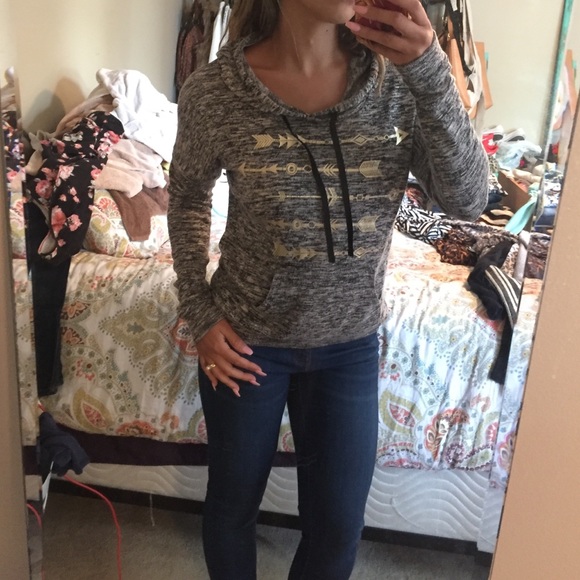 Light weight hoodie with arrows - Picture 2 of 3