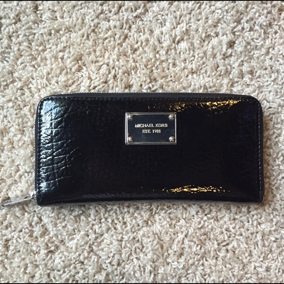 Michael Kors Handbags - Michael Kors wallet