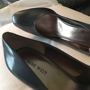 Nine West - Size 11 - Gray Patent Heels