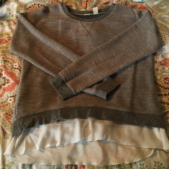 Grey crew neck sweater with white liner/frill - Picture 2 of 2