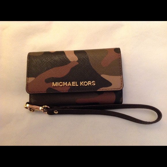 Michael Kors Wristlet Wallet/Cellphone Case