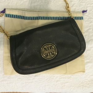 Tory Burch Amanda Logo Clutch