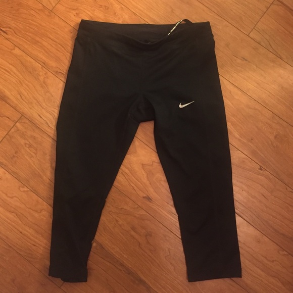 🚫SOLD🚫Nike crop dri fit leggings