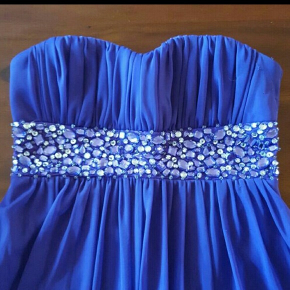 Gorgeous dark purple gown size 5 - Picture 2 of 3