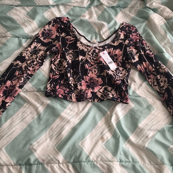 Garage Long Sleeve Crop Top - Picture 1 of 2