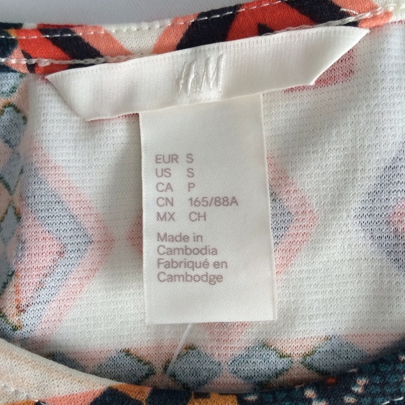 H & M adorable dress - Picture 3 of 3