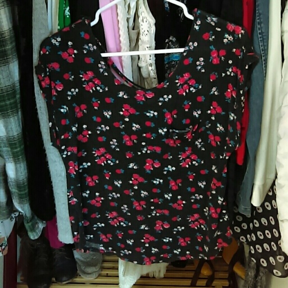 Floral cross t shirt - Picture 1 of 2