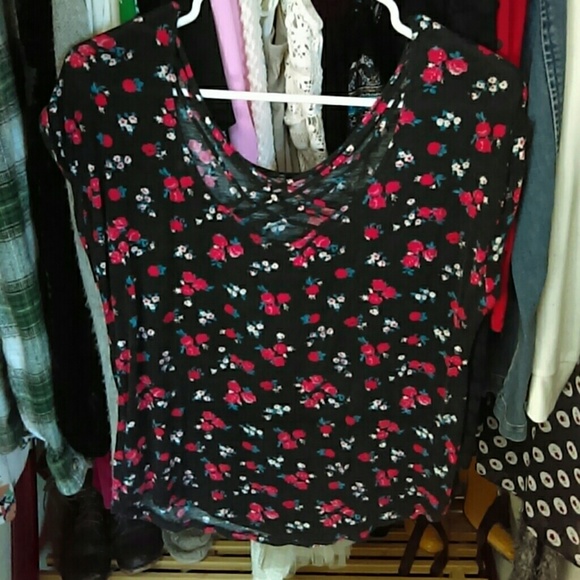 Floral cross t shirt - Picture 2 of 2