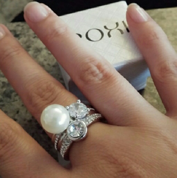 Roxi Tripod statement ring