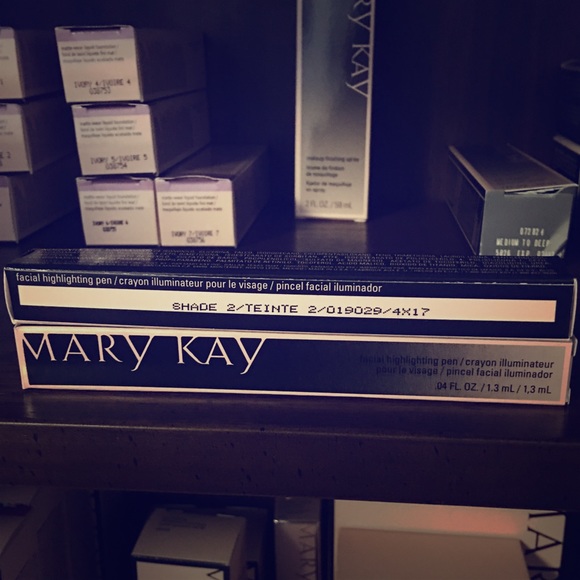 Facial highlighting pen