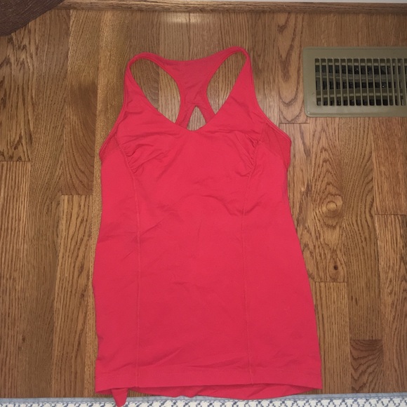 Lululemon workout tank w/ adjustable built in bra