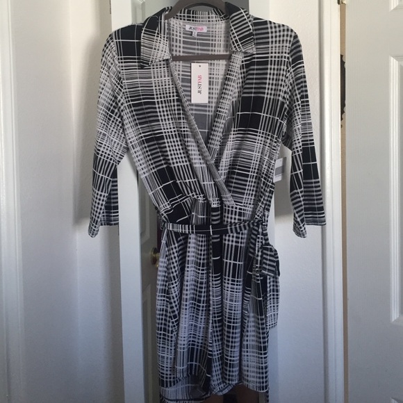 JustFab black and white romper. - Picture 2 of 2