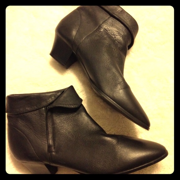 Mister shoes black leather ankle boot size: 8.5