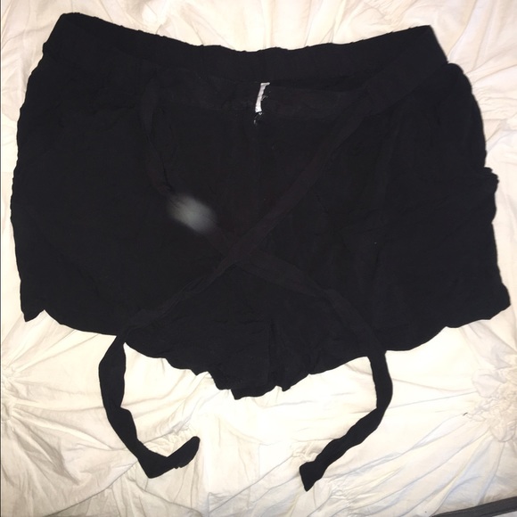 Black dressy shorts with tie XL