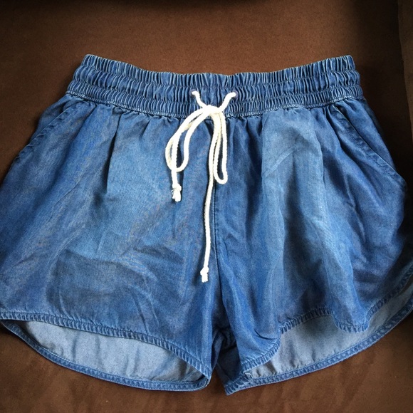 Jean-like sporty shorts
