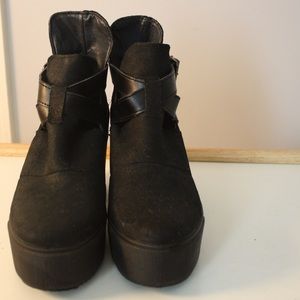 Edgy chunky Bakers platform boots.Only worn once!