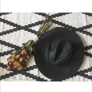 ✨Nasty Gal black woven hat✨