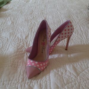 Penny loves Kenny pumps