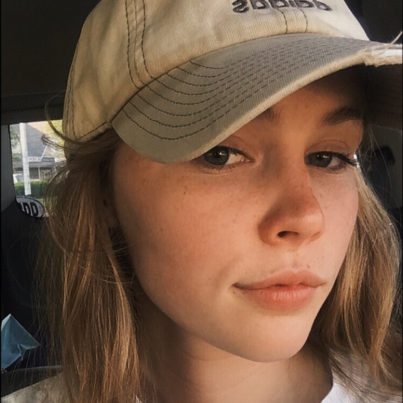 Meet your Posher, Tori - Picture 1 of 1