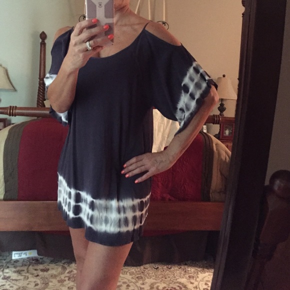 Cold shoulder dress - Picture 2 of 4