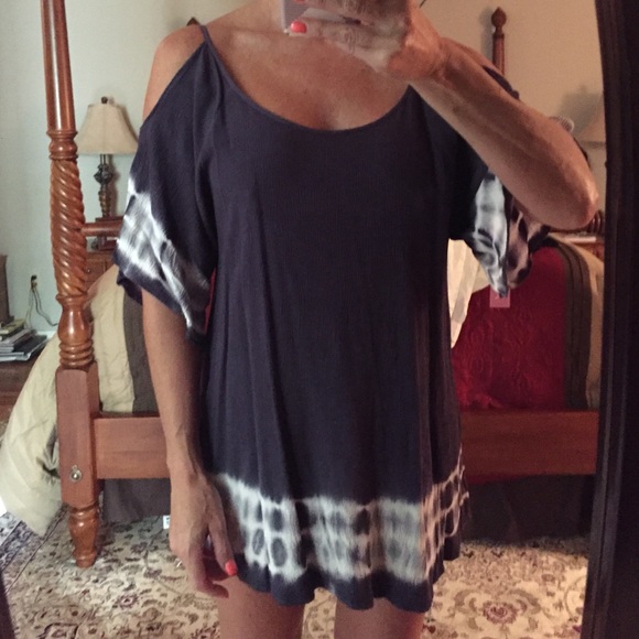 Cold shoulder dress - Picture 3 of 4