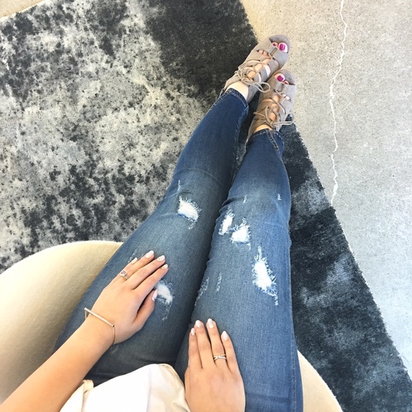 Distressed Skinny Jeans With Notched Ankle - Picture 5 of 5