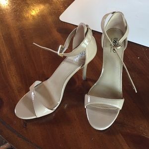 Stylish Nude Pumps