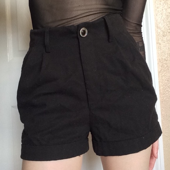 Black trouser shorts, size S. Cute vintage look
