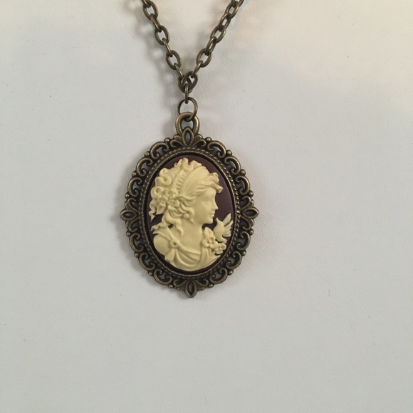 Antique style cameo pendant necklace - Picture 1 of 4