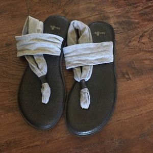 Sanuk yoga sling Sandles Size 8