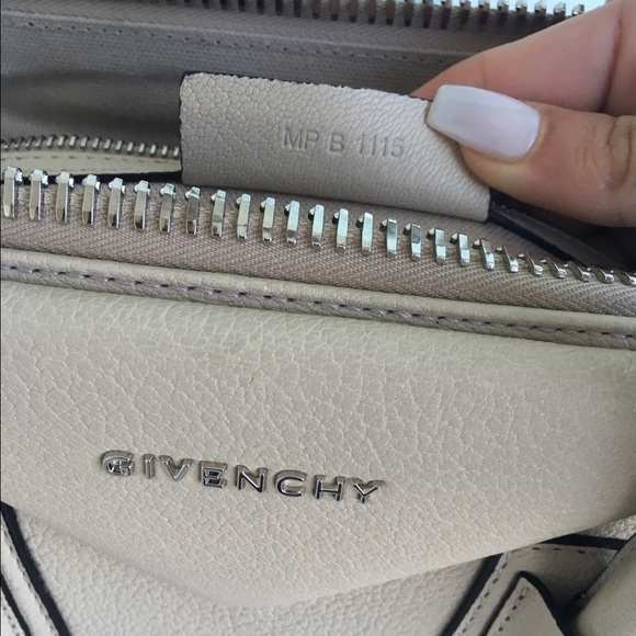 ❌SOLD❌Givenchy Beige Medium Antigona - Picture 2 of 4