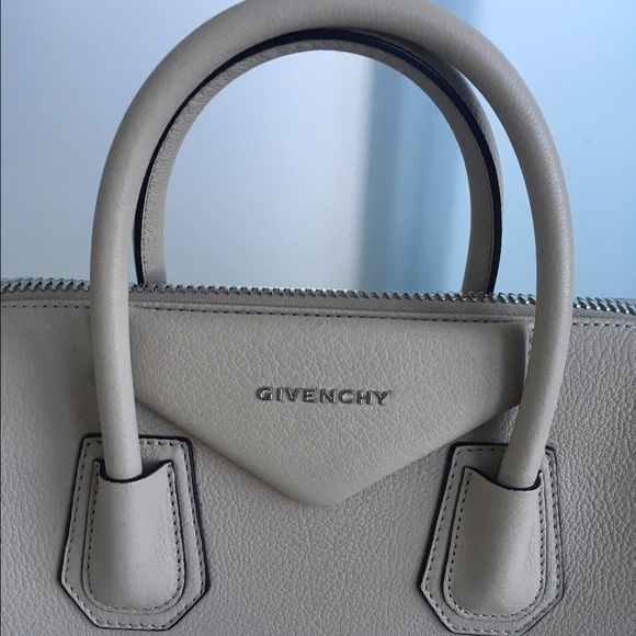 ❌SOLD❌Givenchy Beige Medium Antigona - Picture 4 of 4