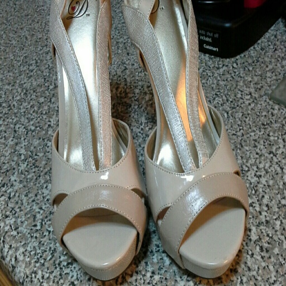 Pbrand new nude heels