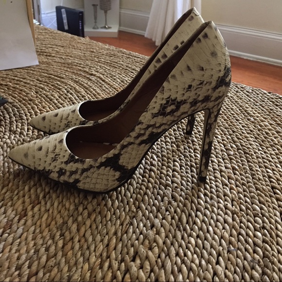 Pumps - Picture 2 of 4