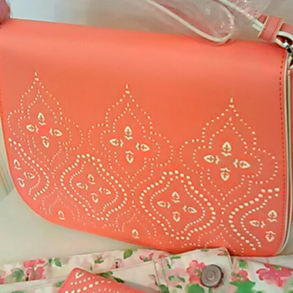 NWT Vera Bradley faux leather crossbody wallet - Picture 2 of 4