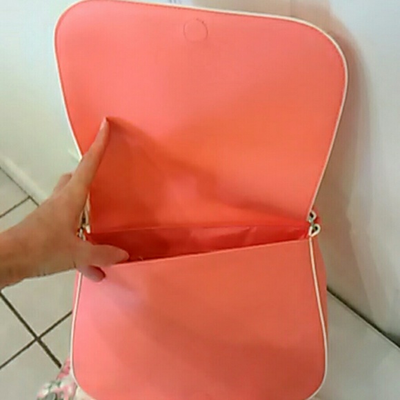 NWT Vera Bradley faux leather crossbody wallet - Picture 4 of 4