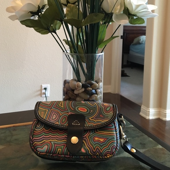 🍷Dooney and Bourke Wristlet 🍷