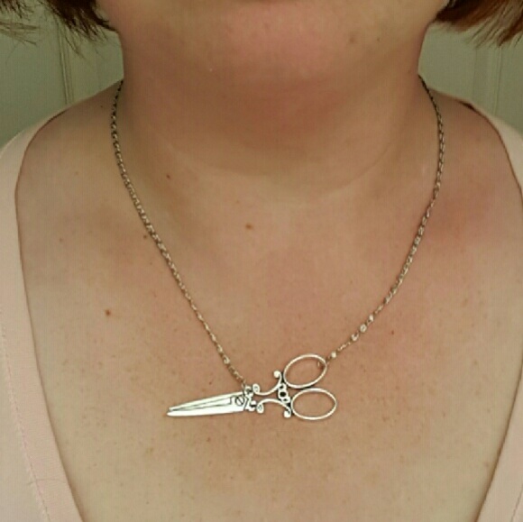 Scissors necklace - Picture 2 of 4