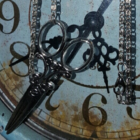 Scissors necklace - Picture 3 of 4