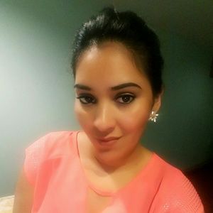 Meet your Posher, Noelia