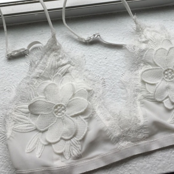 White Lace and Floral Bralette - Picture 2 of 3