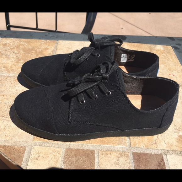 Toms Canvas Shoes