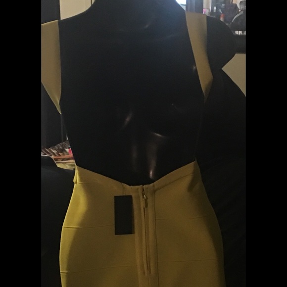 Yellow never worn bandage dress - Picture 2 of 3