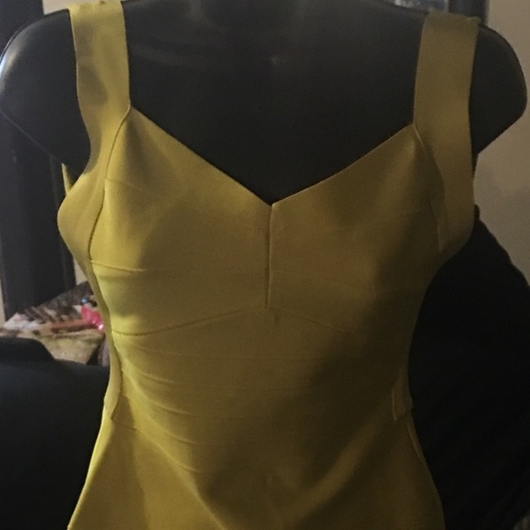 Yellow never worn bandage dress - Picture 3 of 3
